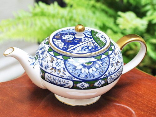 Teapot: Royal Crown Derby...