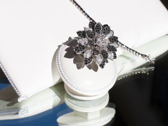 Anello: Fiore con Petali di...