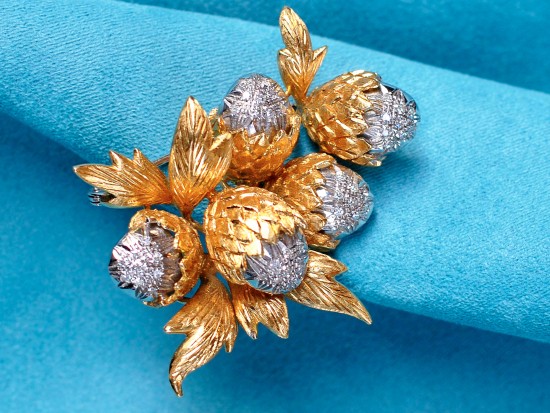 Spilla con Pigne Oro e...