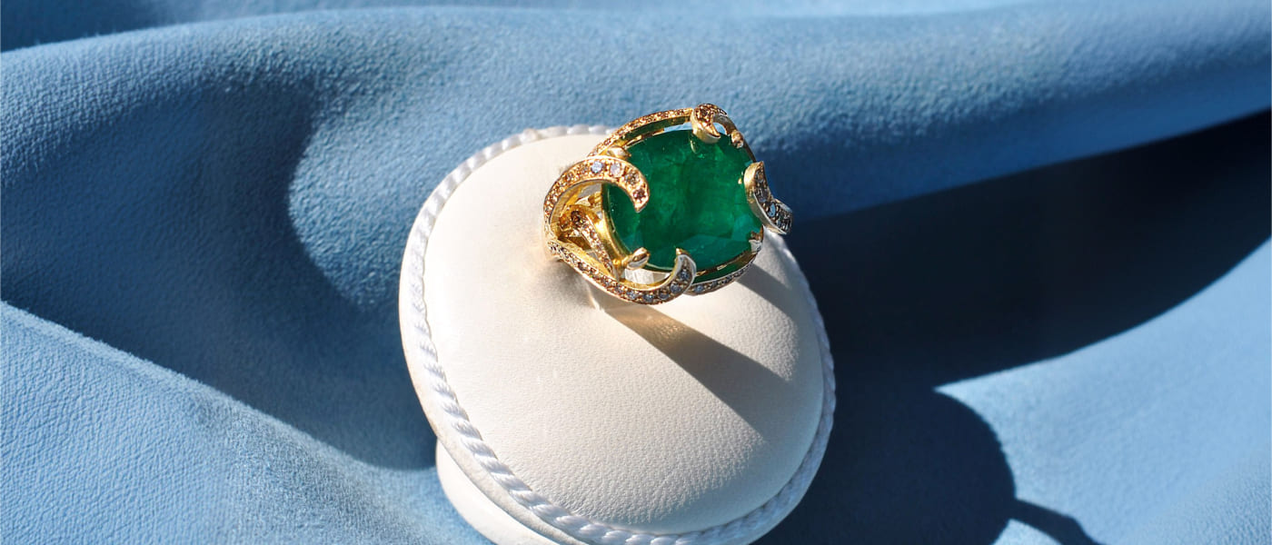 Anello con smeraldo colombiano e oro - Parenti Firenze