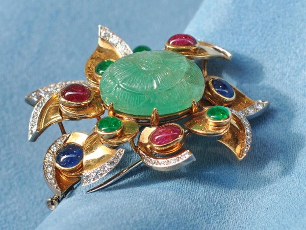 Gioielleria come Arte: Viaggio tra Storia, Artigianato e Splendore del Gioiello